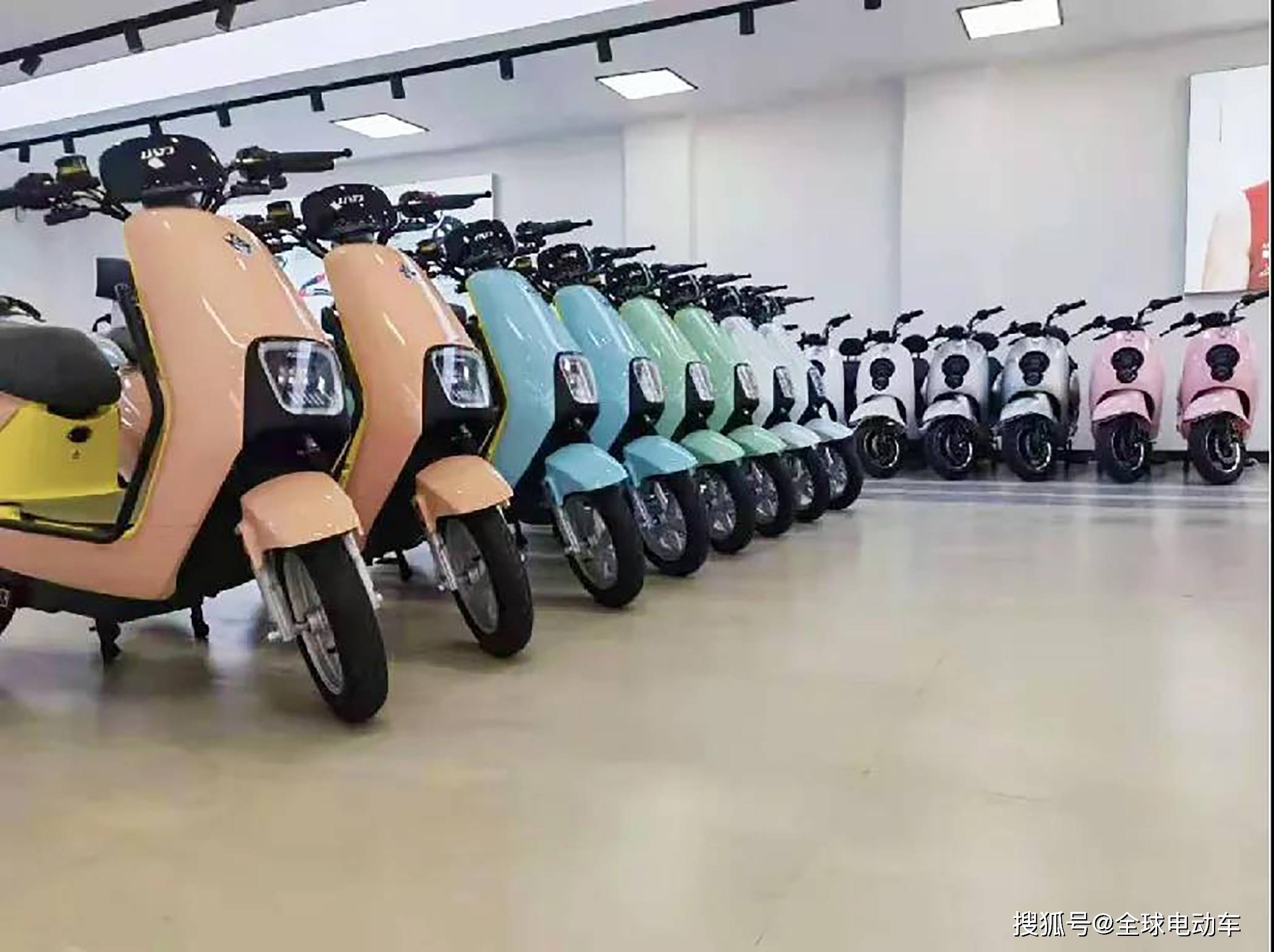 新國標(biāo)電動車不用考駕照,為什么還不好賣?這四個原因告訴你_汽車_